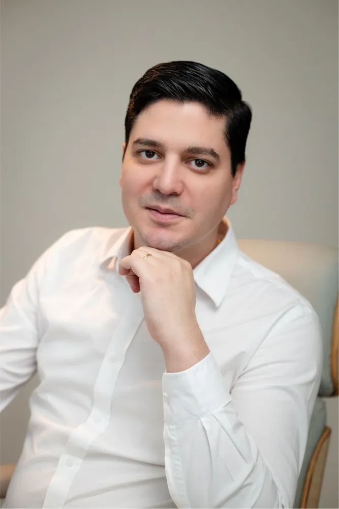 Dr. Leonardo Almeida - Especialista em Hiperplasia Prostática Benigna